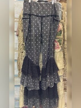 A rare bird black polka dot pants
Limited Edition 
Fits 8-14
Size M/L